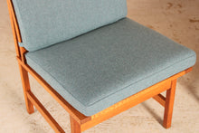 Load image into Gallery viewer, Set of 3 Danish Mid Century model 3232 oak lounge chairs by Borge Mogensen for Fredericia Stolefabrik, circa 1960s