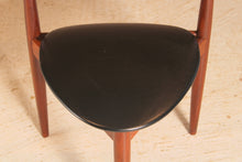 Load image into Gallery viewer, Danish Mid Century extending teak dining table and 4 chairs by Hans Olsen for Frem Röjle, circa 1960s