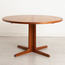 Load image into Gallery viewer, Danish Midcentury Round Teak Extending Dining Table by Gudme Mobelfabrik