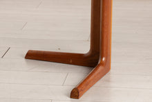 Load image into Gallery viewer, Danish Midcentury Round Teak Extending Dining Table by Gudme Mobelfabrik