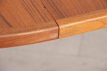 Load image into Gallery viewer, Danish Midcentury Round Teak Extending Dining Table by Gudme Mobelfabrik