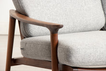 Load image into Gallery viewer, Midcentury Guy Rogers 'New Yorker' Lounge Suite, with 3 Seater Sofa Two Armchairs c.1960