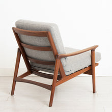 Load image into Gallery viewer, Midcentury Guy Rogers 'New Yorker' Lounge Suite, with 3 Seater Sofa Two Armchairs c.1960