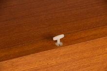 Load image into Gallery viewer, Swedish Midcentury String Shelving System by Nisse Strinning c.1960s