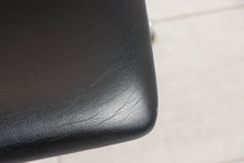 Load image into Gallery viewer, An Oxford leather office chair designed by Arne Jacobsen for Fritz Hansen.