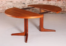 Load image into Gallery viewer, Danish Mid Century extending teak dining table by Glostrup, circa 1960s
