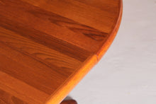 Load image into Gallery viewer, Danish Mid Century extending teak dining table by Glostrup, circa 1960s
