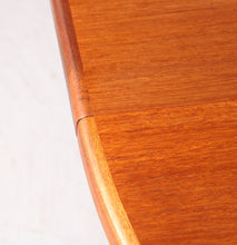 Load image into Gallery viewer, Mid Century round extending teak dining table by McIntosh, circa 1970s
