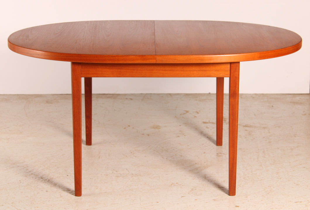 Danish Mid Century extending teak dining table by Bernhard Pedersen & Son, circa 1960s