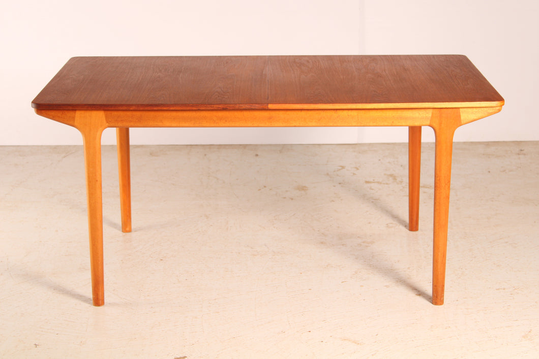 Mid Century extending teak dining table by McIntosh, circa 1960s