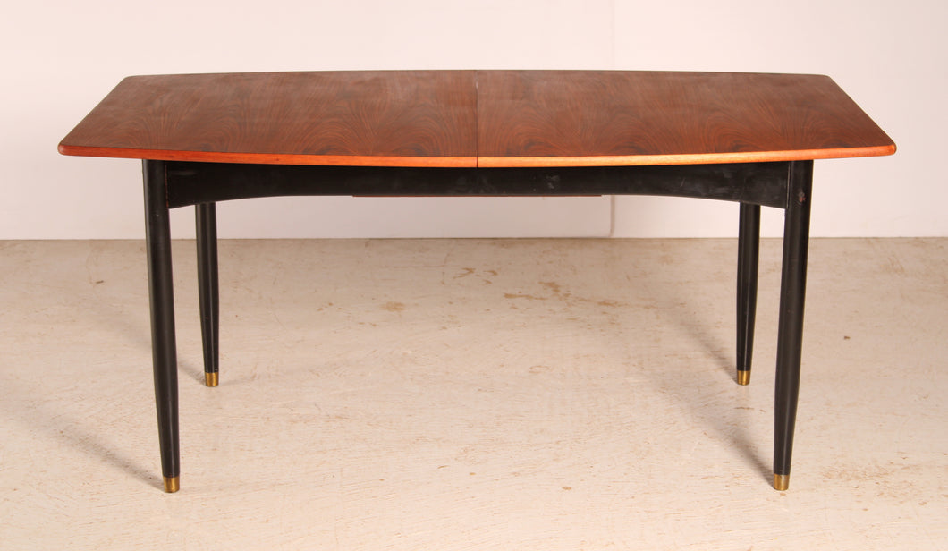 Mid Century extending rosewood dining table by Robin Day, circa 1960s.