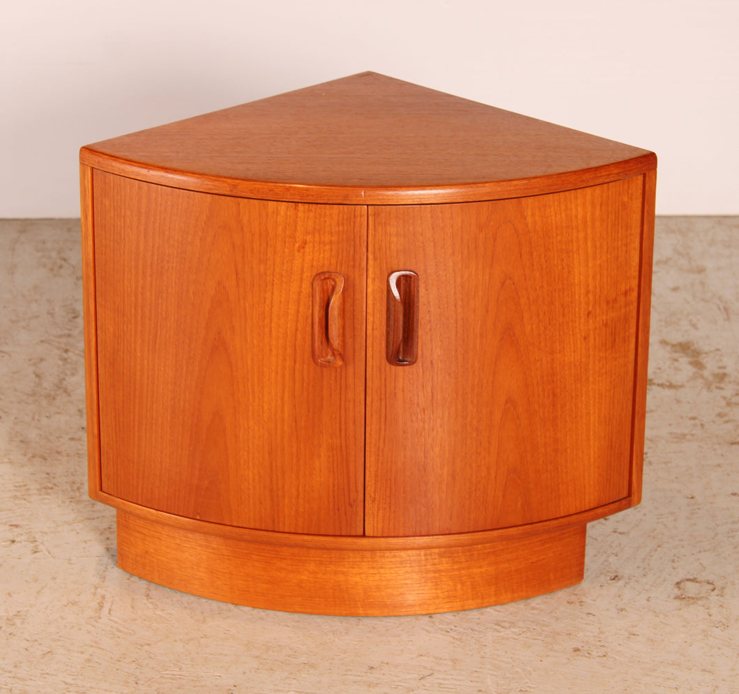 Mid Century G-plan Fresco corner cabinet, circa 1970s
