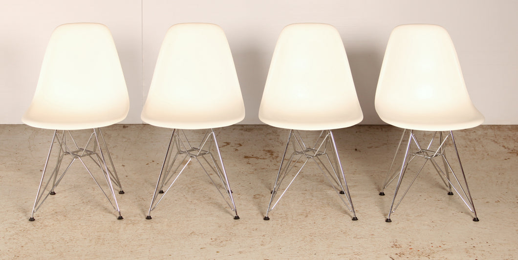 Set of 4 Vitra Eames DSR Eiffel Chairs