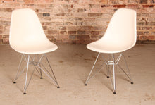 Load image into Gallery viewer, Set of 4 Vitra Eames DSR Eiffel Chairs

