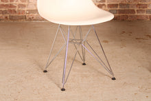 Load image into Gallery viewer, Set of 4 Vitra Eames DSR Eiffel Chairs
