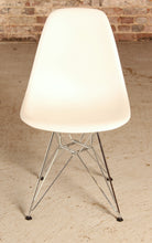Load image into Gallery viewer, Set of 4 Vitra Eames DSR Eiffel Chairs
