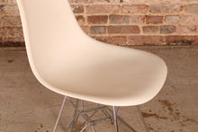 Load image into Gallery viewer, Set of 4 Vitra Eames DSR Eiffel Chairs
