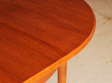 Load image into Gallery viewer, Mid Century round extending teak dining table by Jentique, circa 1960s
