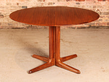 Load image into Gallery viewer, Danish Mid Century extending rosewood dining table by Dyrlund, circa 1970s
