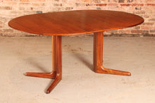 Load image into Gallery viewer, Danish Mid Century extending rosewood dining table by Dyrlund, circa 1970s
