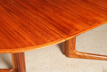 Load image into Gallery viewer, Danish Mid Century extending rosewood dining table by Dyrlund, circa 1970s
