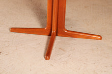 Load image into Gallery viewer, Danish Mid Century teak extending round dining table by Edvard Valentinsen, circa 1960s.
