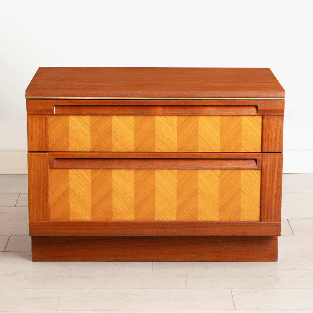 Midcentury Chest of Drawers with Herringbone Veneer Drawer Fronts by G-Plan c.1960
