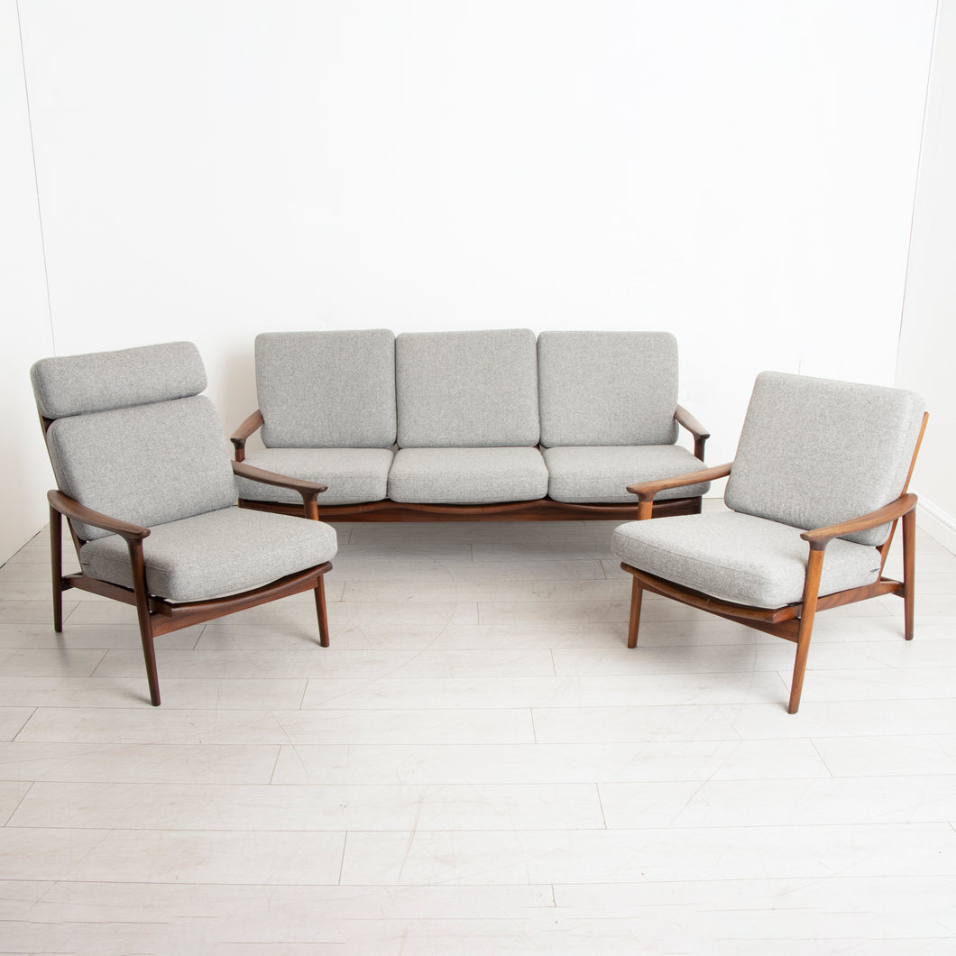 Midcentury Guy Rogers 'New Yorker' Lounge Suite, with 3 Seater Sofa Two Armchairs c.1960