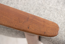 Load image into Gallery viewer, Midcentury Guy Rogers &#39;New Yorker&#39; Lounge Suite, with 3 Seater Sofa Two Armchairs c.1960

