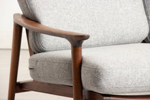 Load image into Gallery viewer, Midcentury Guy Rogers &#39;New Yorker&#39; Lounge Suite, with 3 Seater Sofa Two Armchairs c.1960
